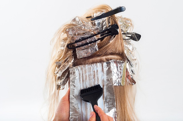 Die richtige Vorbereitung: Warum Haare waschen vor Strähnen unverzichtbar ist